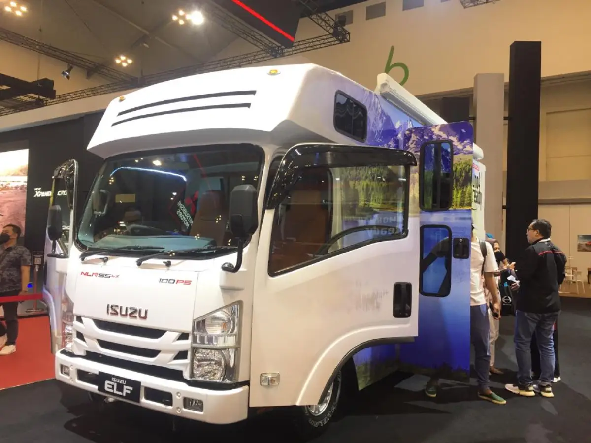 PT Isuzu Astra Motor Indonesia resmi memperkenalkan Isuzu Elf NMR 81, truk ringan pertama di Indonesia yang menggunakan mesin commonrail