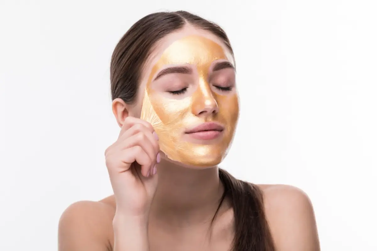 Rekomendasi Peel off Mask Yang Viral, Glowing Digaransikan! (FOTO: Freepik.com/diana.grytsku)