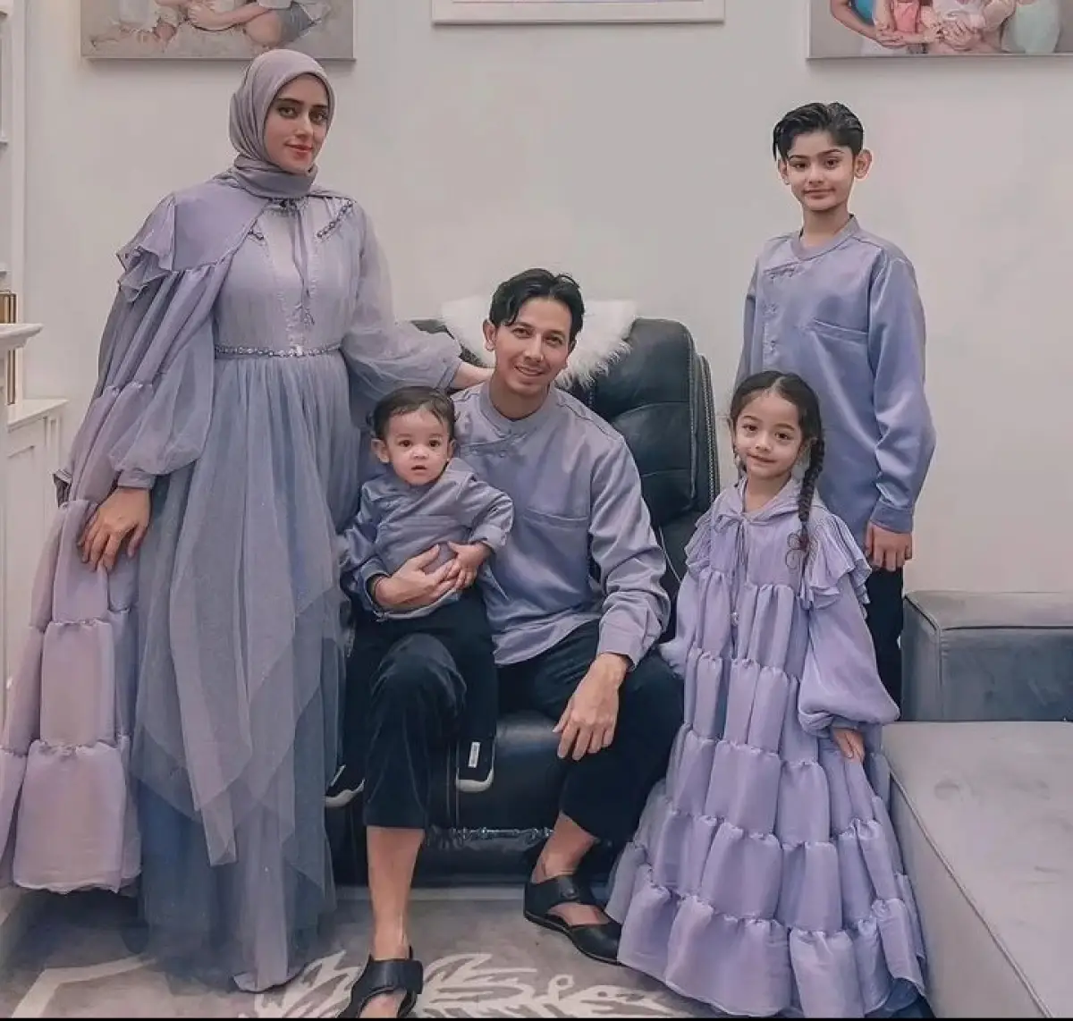Seragam lebaran selebriti (Instagram.com/fairuzarafiq)