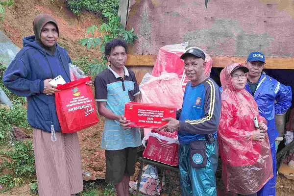 Respons Cepat Kemensos untuk Korban Longsor Ambon: Bantuan Logistik Dua Tahap Telah Disalurkan (Sumber : Dok. Kemensos)