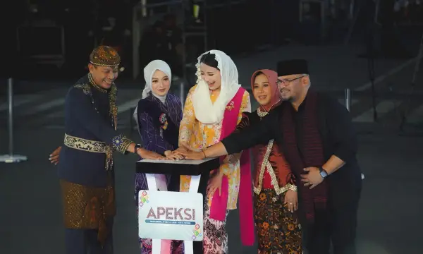 UMKM Jadi Sorotan Wamendag dalam Meriahkan APEKSI Nite Carnival di Kediri