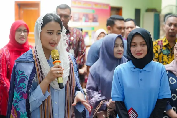 Wamendag Dorong UMKM Pahami Selera Pasar Ekspor saat Kunjungi Kampung Tenun Kediri