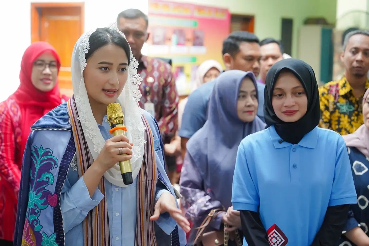 Wamendag Dorong UMKM Pahami Selera Pasar Ekspor saat Kunjungi Kampung Tenun Kediri (Sumber : Dok. Kemendag)