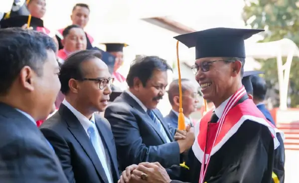 Amsakar Achmad Sandang Gelar Doktor, Siap Perkuat Investasi Batam Lewat Kajian Strategis