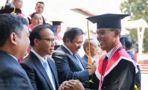 Amsakar Achmad Sandang Gelar Doktor, Siap Perkuat Investasi Batam Lewat Kajian Strategis (Sumber : Dok. BP Batam)