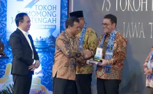 Mendag Budi Santoso Terima Penghargaan Tokoh Inspiratif Jawa Tengah dari Suara Merdeka (Sumber : Dok. Kemendag)