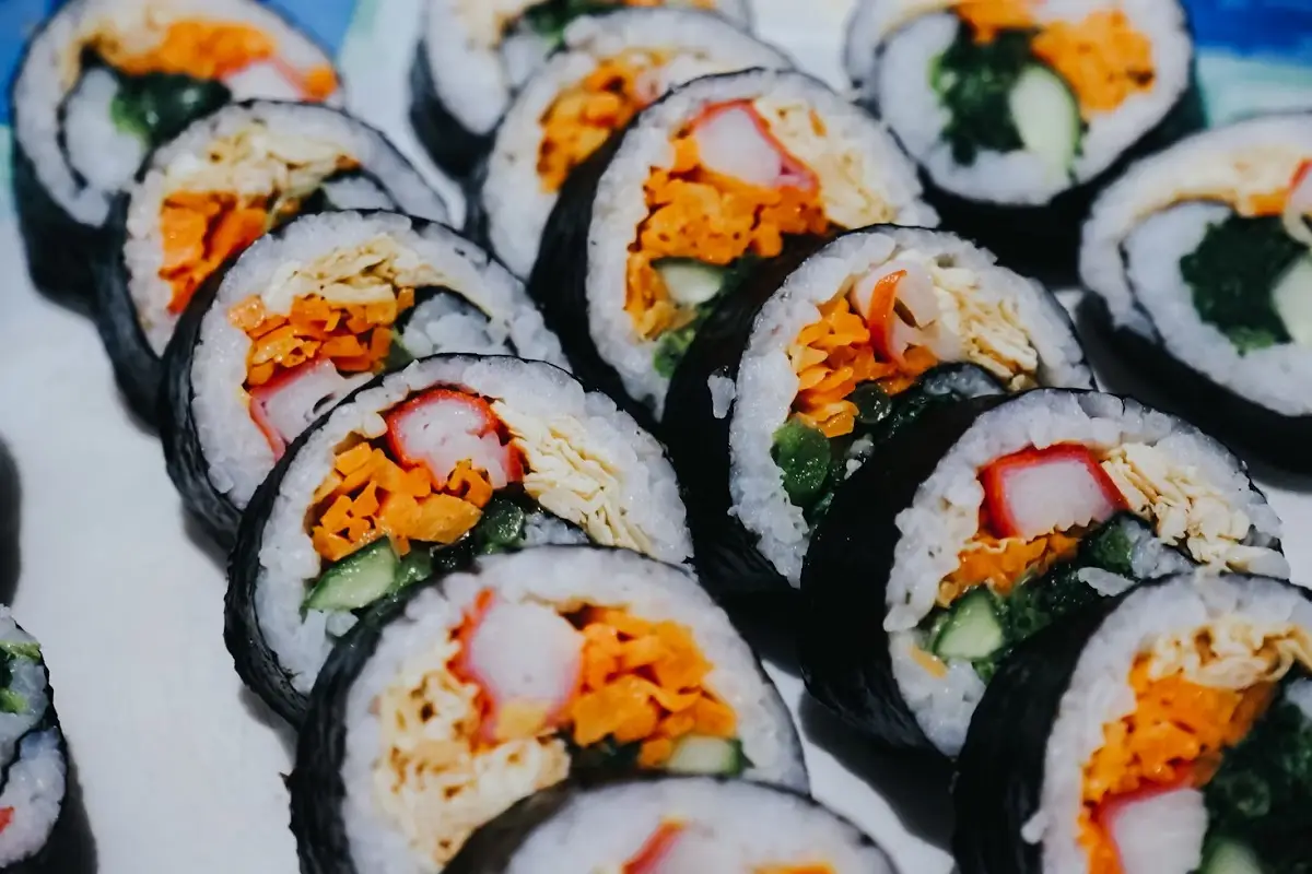 Resep Gimbap Praktis: Bisa Dibuat Sendiri di Rumah, Gampang dan Enak! (Sumber : Unsplash/Devi Puspita Amartha Yahya)