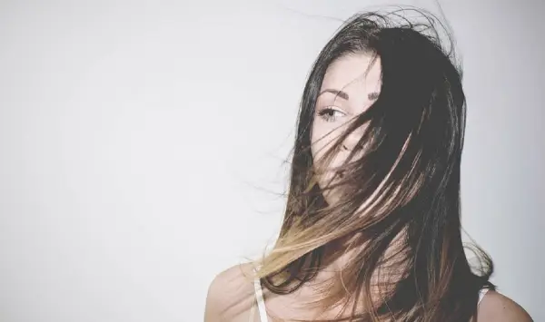 Cara Menjaga Gaya Rambut Tetap Awet Seharian, Tips Jitu yang Terbukti Efektif