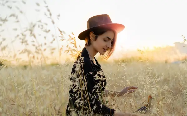 Tips Fashion Ala Selebriti Favorit Tanpa Menguras Dompet. Hemat Budget Tetap Fashionable