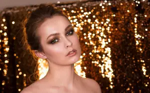 Cara Pakai Highlighter Biar Wajah Nggak Terlihat Berminyak (Sumber : Pixabay/Gromovataya)
