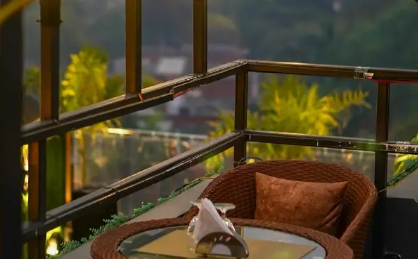 5 Rooftop Cafe Instagramable Buat Sunset-an Bareng Teman