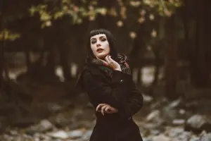 ilustrasi Fashion Wanita Terkini yang Cocok untuk Hangout, Kantor, dan Acara Formal (Sumber : PIXABAY / StockSnap)