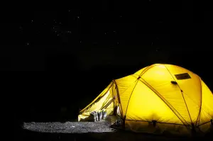 Tips Berkemah Nyaman di Gunung: Mulai dari Tenda sampai Tidur Nyenyak (Sumber : PIXABAY / bhossfeld)