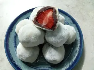 Mochi isi stroberi (Sumber : PIXABAY / Jaonun)