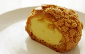 Choux Cream Renyah Isi Krim Lembut, Dessert Ala Kafe (Sumber : Pixabay/ May_hokkaido)
