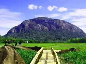 Menjelajah Kalimantan: Rekomendasi Tempat Wisata Paling Ikonik dan Memukau (Sumber : pinterest / Pancurajipost)