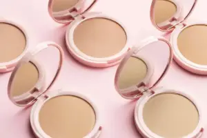 Tips Memilih Shade Bedak untuk Kulit Sawo Matang Supaya Tampak Cerah Alami (Sumber : freepik.com/Freepik)