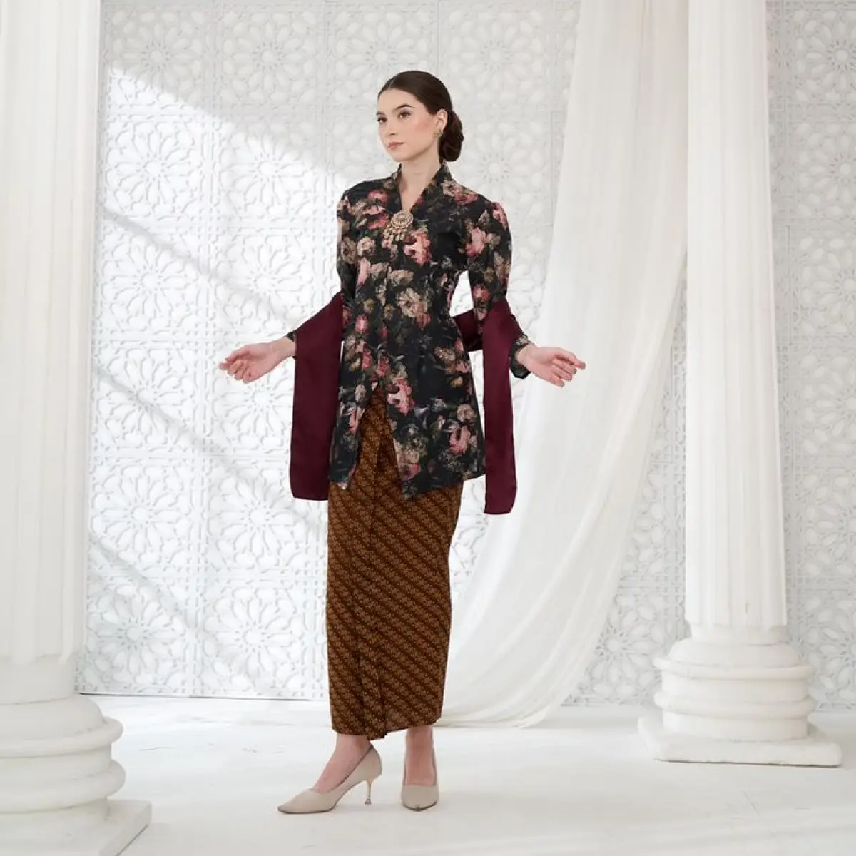 ilustrasi Mix & Match Kebaya Modern: Look Fresh di Hari Kartini (Sumber : pinterest / Affiliate Girl)