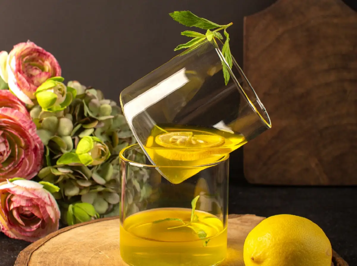 Tren Viral Minum Olive Oil dan Lemon Shot, Benarkah Sehat? Ini Faktanya (Sumber : Magnific/Kamran Aydinov)
