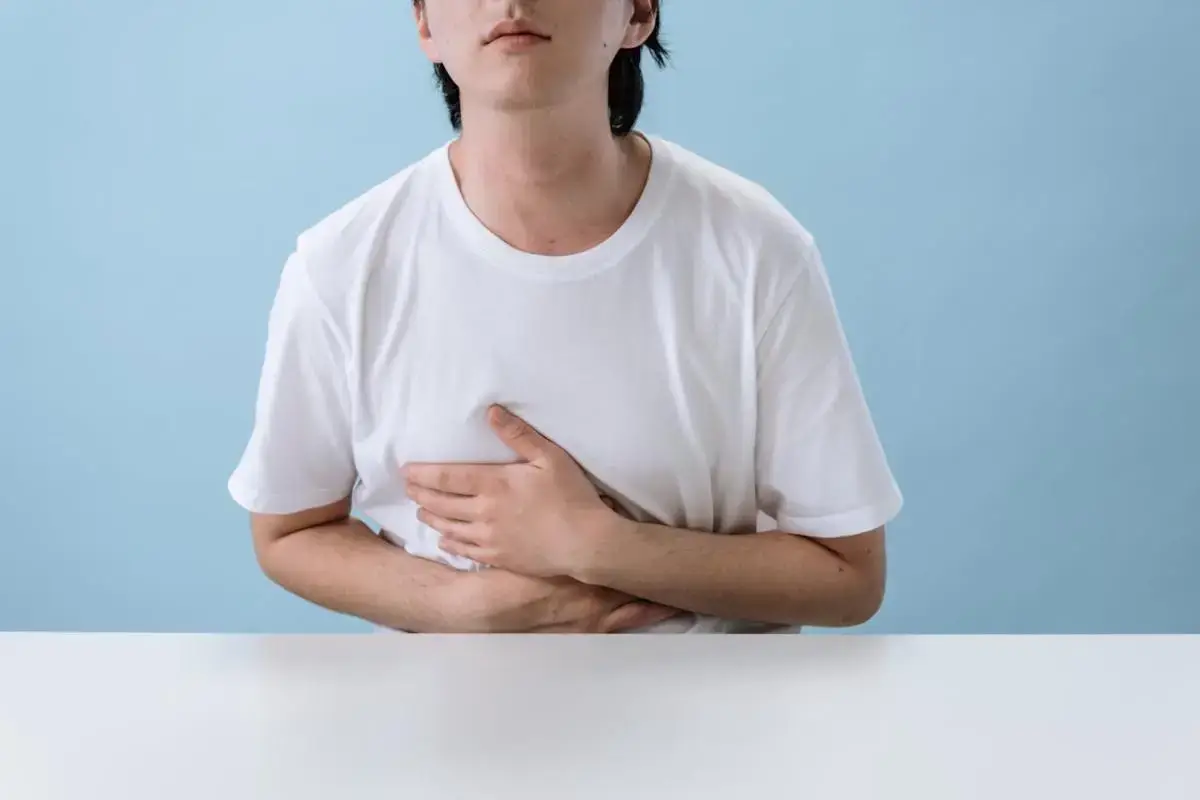 Sering Merasa Mual dan Perih Setelah Makan? Hindari 5 Makanan Pemicu Maag Ini (Sumber : pexels.com/cottonbro studio)