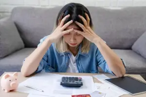 ilustrasi Pakar Sebut Orang Gagal Finansial Punya Kebiasaan yang Sama, Apa Saja? (Sumber : pinterest / Bored Panda)