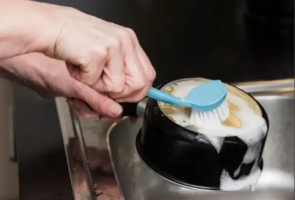 5 Cara Efektif Hilangkan Minyak di Panci, Sudah Kamu Coba? Ini Trik Mudah agar Panci Kembali Bersih dan Kinclong
