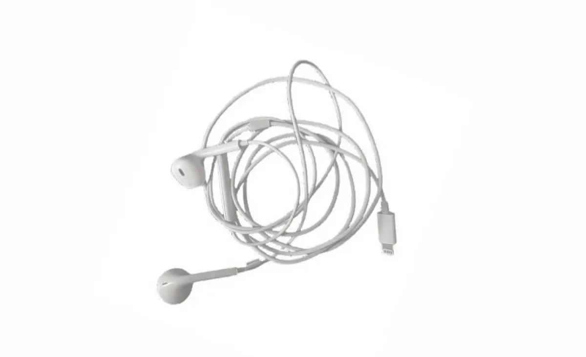 Headset Kabel Kembali Viral, Ini Alasan Banyak Orang Meninggalkan TWS (Sumber : pinterest/୨ৎᴘʀɪɴᴄᴇss ꜰɪᴏɴᴀ୨ৎ)